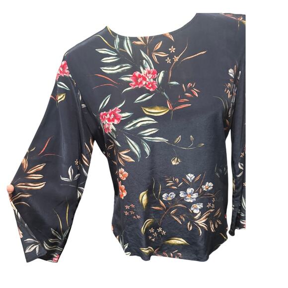 Amour Vert 100% Silk Floral Button-Back Blouse (Small) - Picture 4 of 7